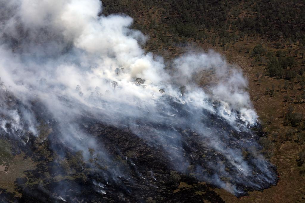Tinjauan udara penanganan kebakaran hutan dan lahan di Kalimantan Selatan.